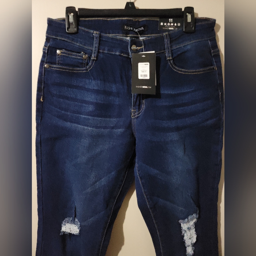 Distressed Jeans - Picture 2 of 5
